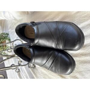 Clarks Collection Women's Black Slip-On Comfort Shoes Size 6